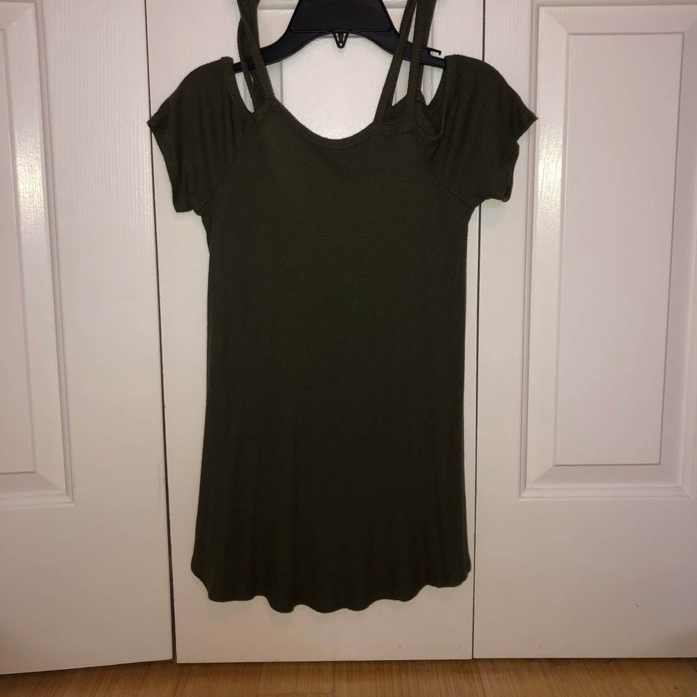 American Eagle cold shoulder shirt - Picture 3 of 4